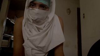 Real Amateur Arab Muslim Wife Mom in Hijab Masturbates her Creamy Pussy to Extreme Orgasm on Webcam