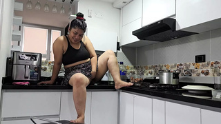 My stepmother's chick is horny and masturbation in the kitchen
